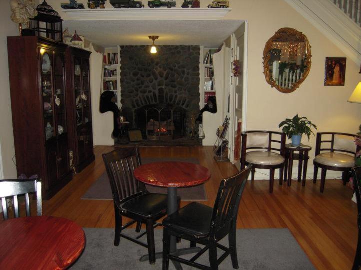 Brookview Manor Inn Canadensis Exterior foto
