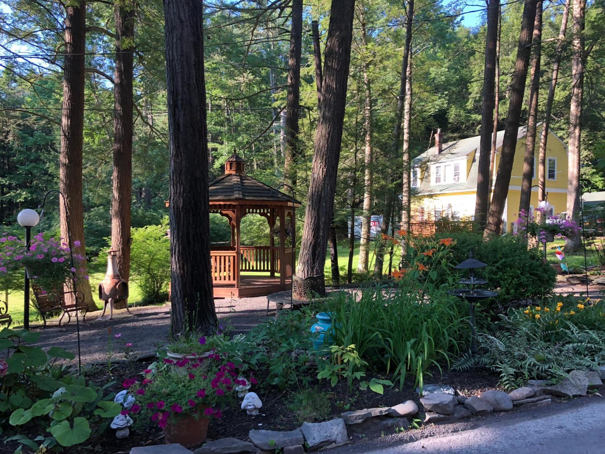 Brookview Manor Inn Canadensis Exterior foto